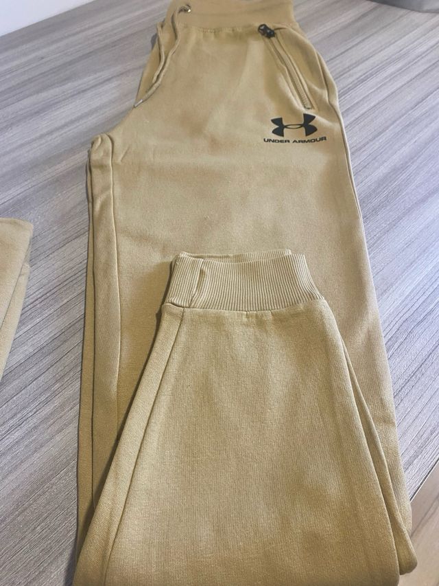 Conjunto Under Armour beige nuevo