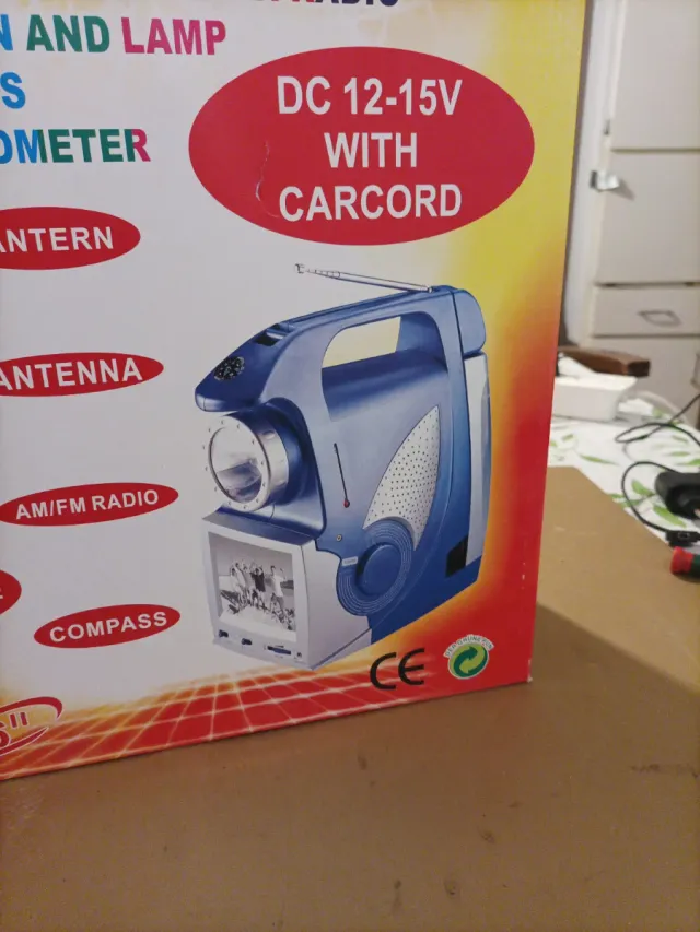 Kenex TV Portátil B&W con Radio y Linterna