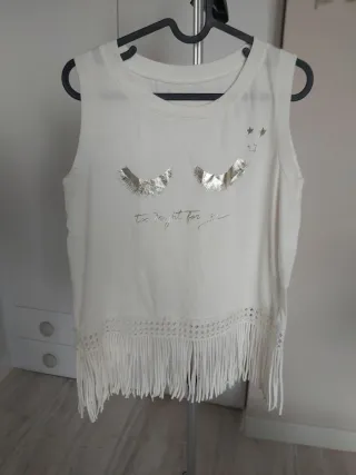Camiseta blanca con flecos y ojos
