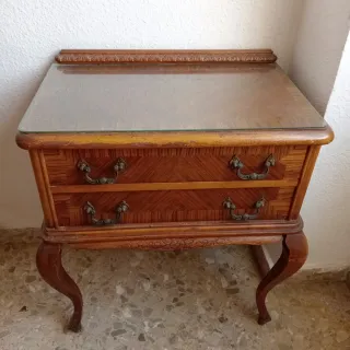 Cómoda antigua de madera,Armario y Mesita de Noche