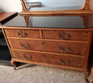 Cómoda antigua de madera,Armario y Mesita de Noche