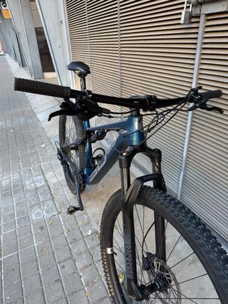 Bicicleta de montaña doble suspensión sup
