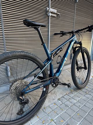 Bicicleta de montaña doble suspensión sup