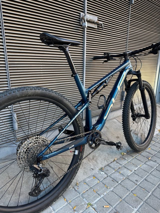 Bicicleta de montaña doble suspensión sup