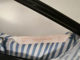 Blusa de rayas con encaje floral