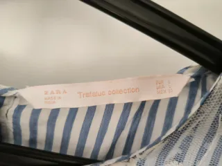 Blusa de rayas con encaje floral