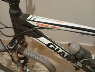 Bicicleta Montaña Giant Talon L Negra/Blanca