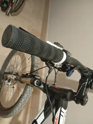 Bicicleta Montaña Giant Talon L Negra/Blanca