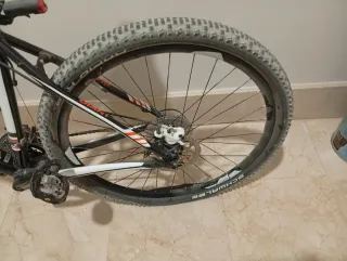 Bicicleta Montaña Giant Talon L Negra/Blanca