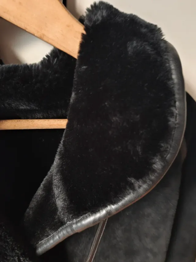 Chaquetón de piel negro