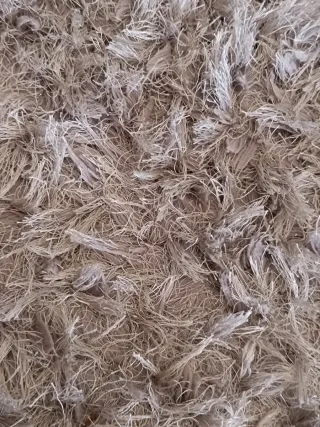 Tappeto grigio pelo lungo