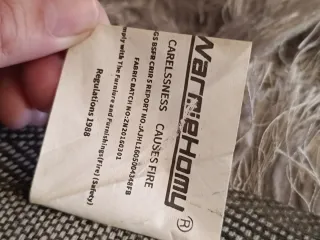 Tappeto grigio pelo lungo