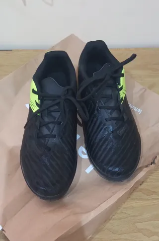 Zapatillas multitacos negras y amarillas