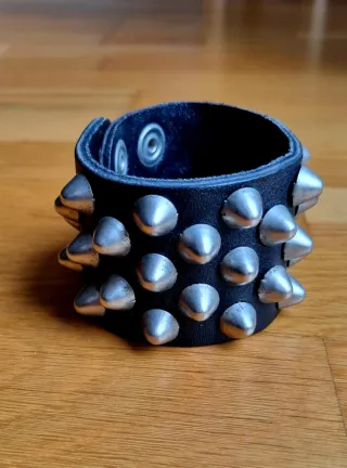 Pulsera rock punk heavy pinchos cuero