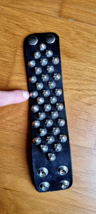 Pulsera rock punk heavy pinchos cuero