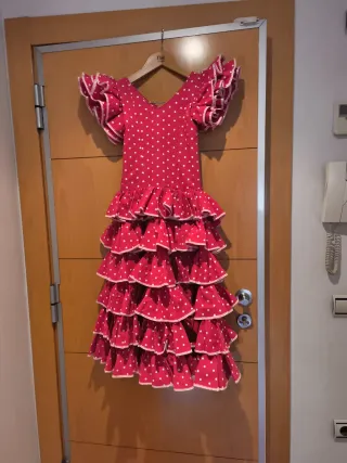 Traje de flamenca rojo con lunares blancos