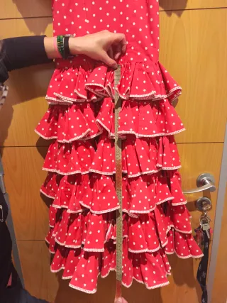 Traje de flamenca rojo con lunares blancos