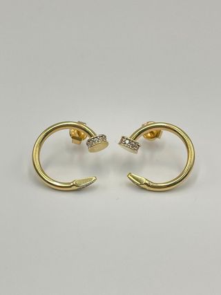 PENDIENTES CLAVO HUECO 18K