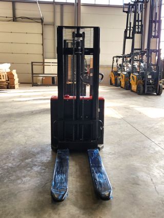 Apilador Eléctrico 1200kg a 2500mm