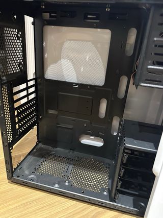 Caja Gaming Talius Drakko Blanca y Negra