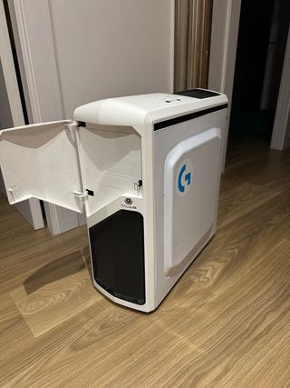 Caja Gaming Talius Drakko Blanca y Negra