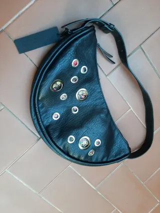 Bolso Desigual negro con tachuelas