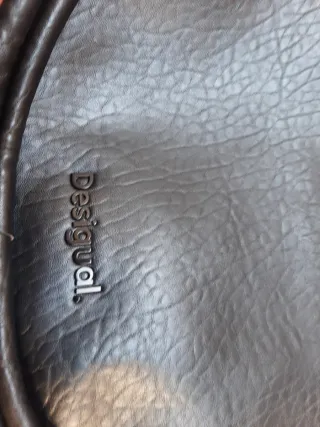 Bolso Desigual negro con tachuelas