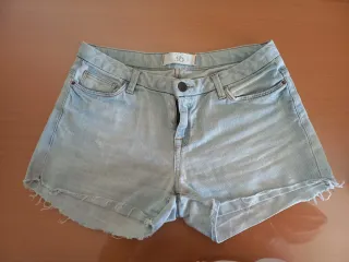 - Pantalón corto vaquero desgastado talla 36