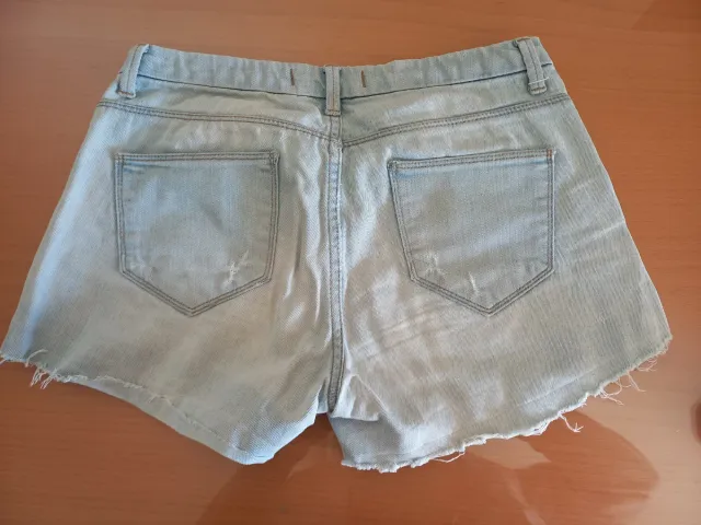 - Pantalón corto vaquero desgastado talla 36