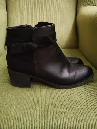Botines negros talla 40