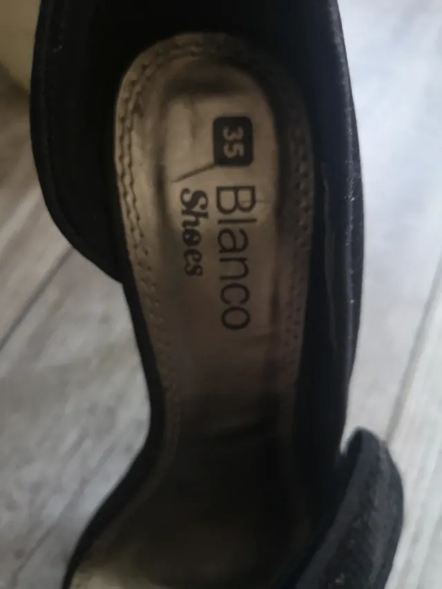 Zapatos de tacón negros con lentejuelas