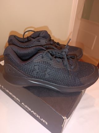 Zapatillas Under Armour Mujer Talla 38.5 Negras
