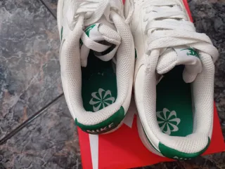 Zapatillas Nike Blancas y Verdes