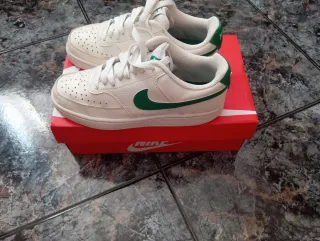 Zapatillas Nike Blancas y Verdes