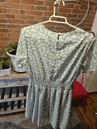 Vestido floral verde y blanco