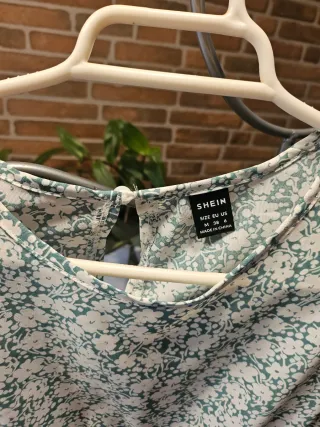 Vestido floral verde y blanco