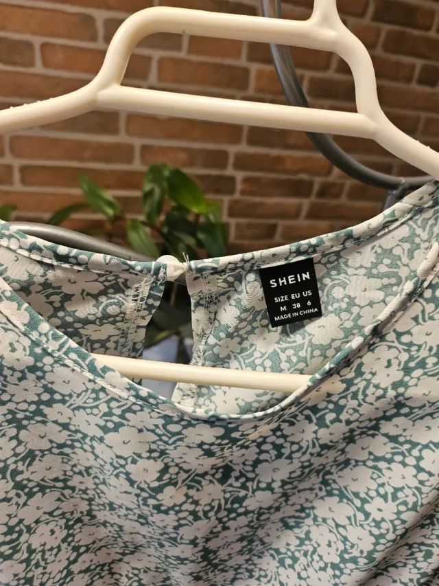 Vestido floral verde y blanco