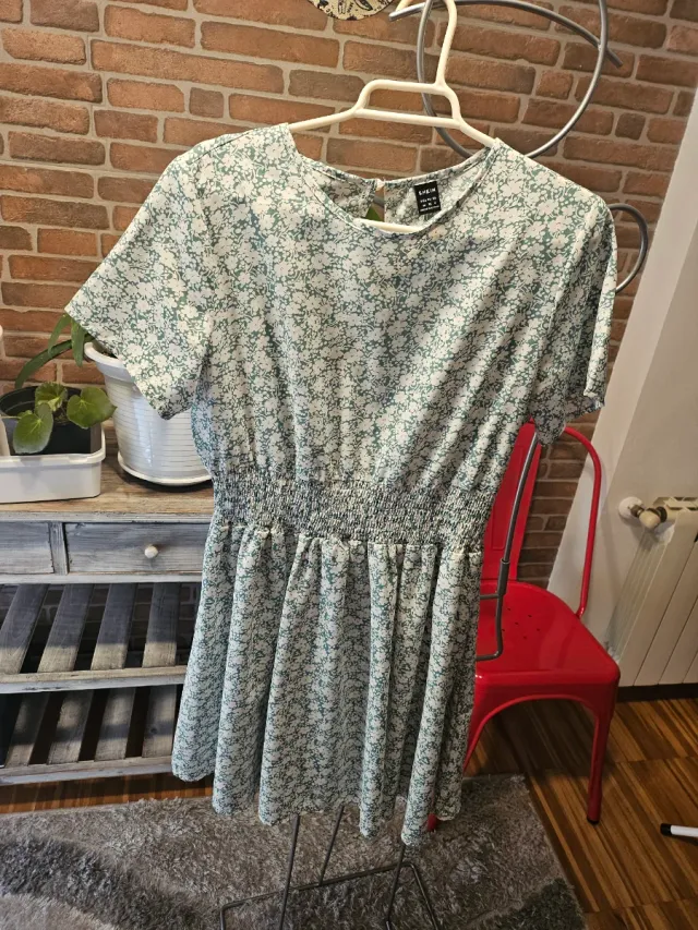 Vestido floral verde y blanco