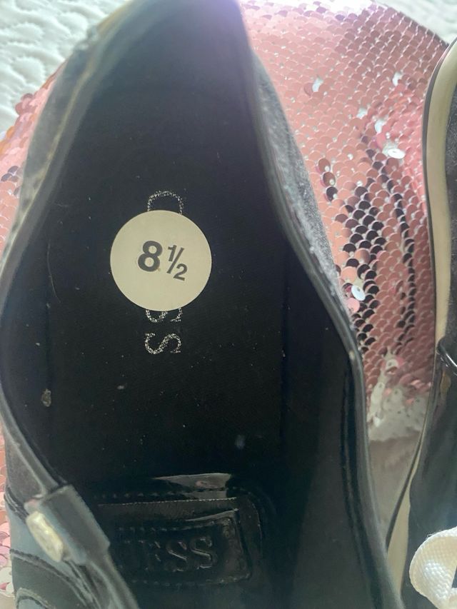 Zapatillas Guess Negras y Beige Talla 38.5