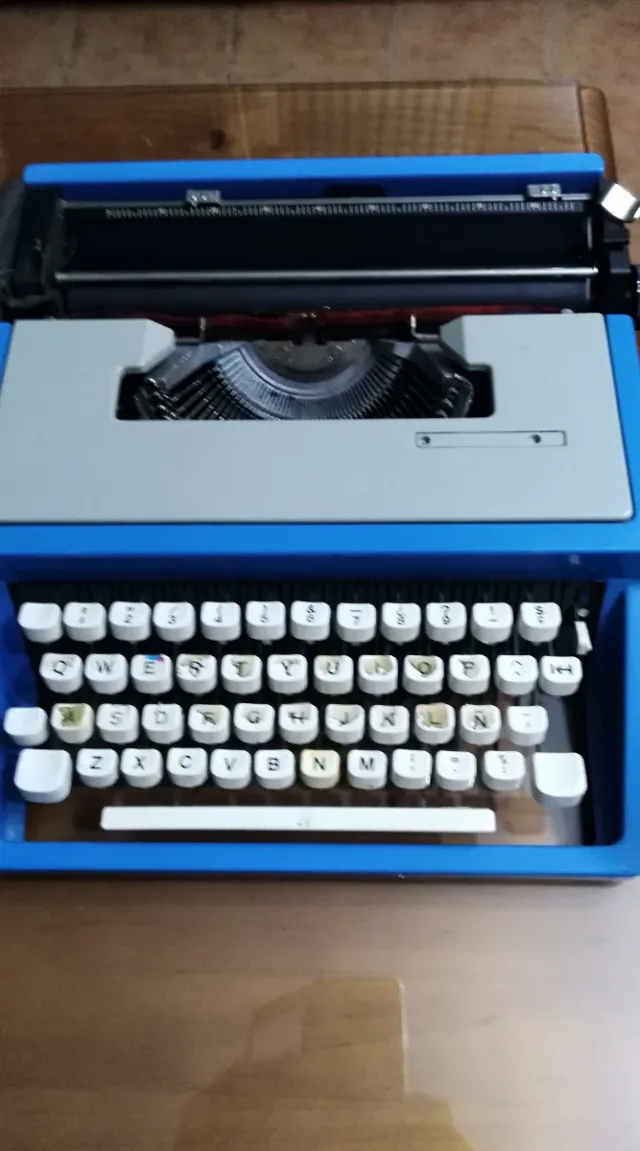 Máquina de escribir azul