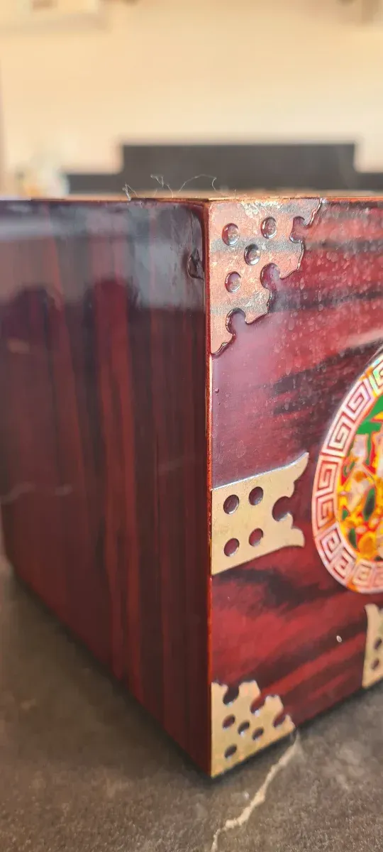 Portagioie asiatico con cassetti