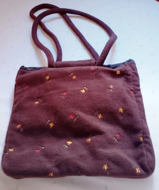 Conjunto bolso y gorro floral marrón