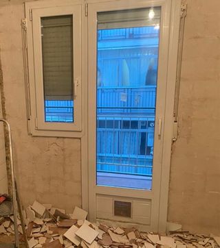 Puerta y ventana PVC con persianas