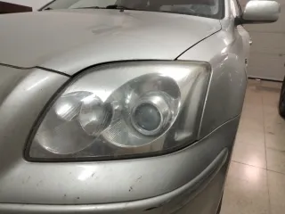 Faros Toyota Avensis T25