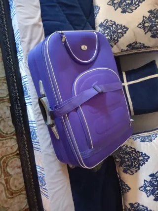 Maleta de viaje morada