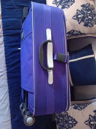 Maleta de viaje morada