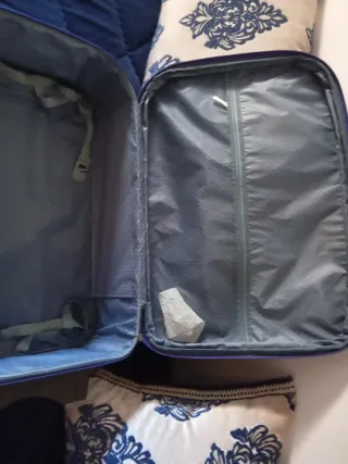 Maleta de viaje morada