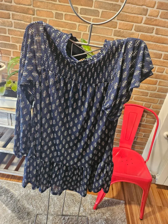 Vestido azul con estampado blanco