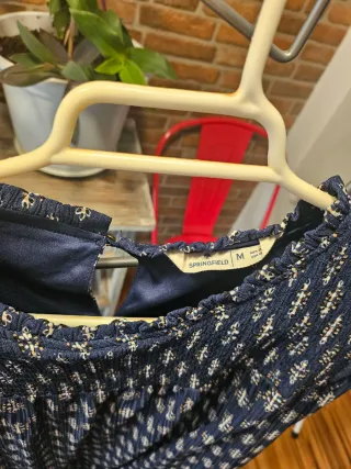 Vestido azul con estampado blanco