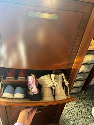 Zapatero de madera con 3 cajones